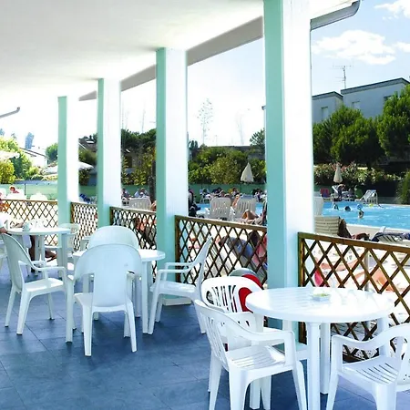 Cosy In With Communal Pool Apartment Lido Adriano